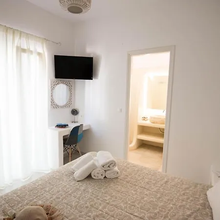 Paros Romantic Retreats-a Step Away From The Beach Mini-hôtel Ambelas