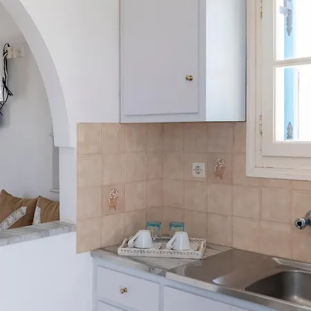 Paros Romantic Retreats-a Step Away From The Beach Mini-hôtel Ambelas
